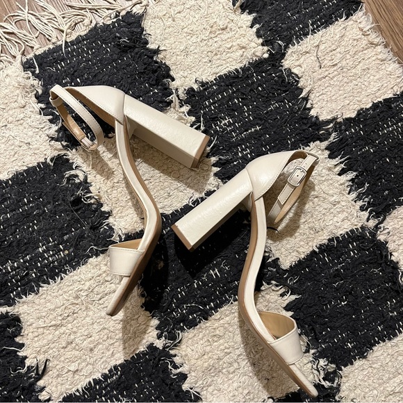 steve madden Tiaa sandals - Picture 3 of 5